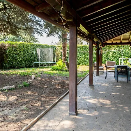 Nyaraló Casa Con Giardino